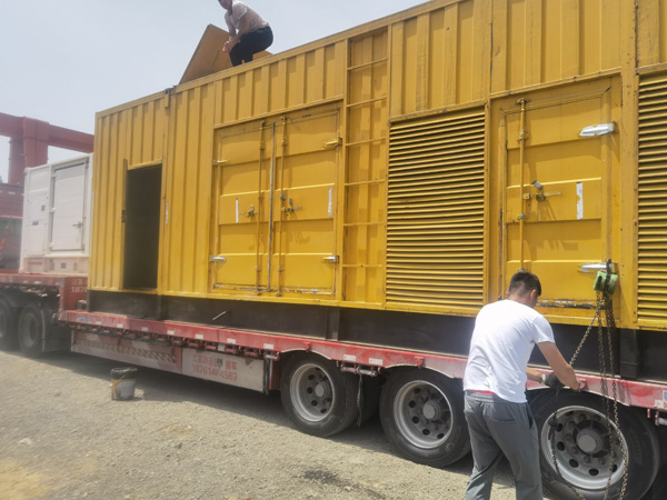 东川除了负载情况和发动机维护，还有哪些因素会影响 200kw 柴油发电机的油耗？