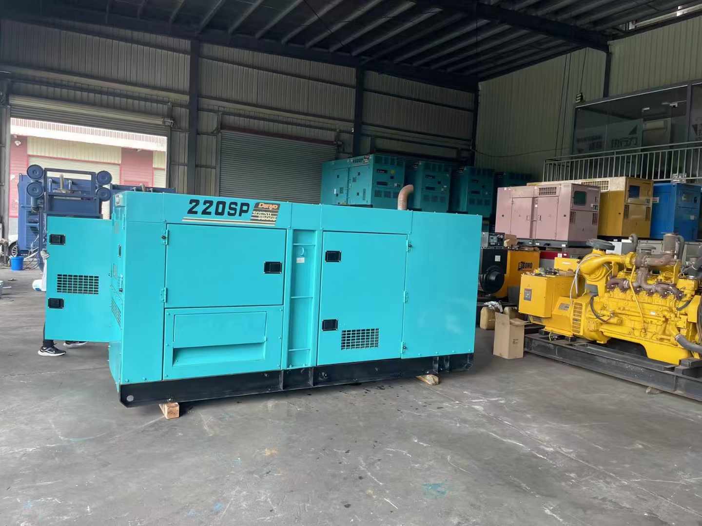 东川800kW 柴油发电机的输出电流波动范围是多少？