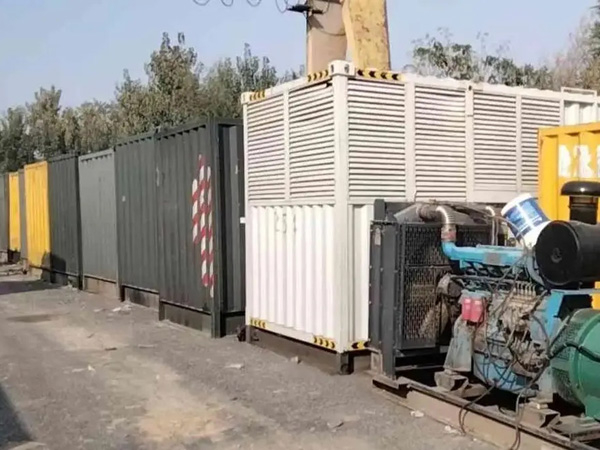 东川200KW柴油发电机机组每小时油耗是多少？